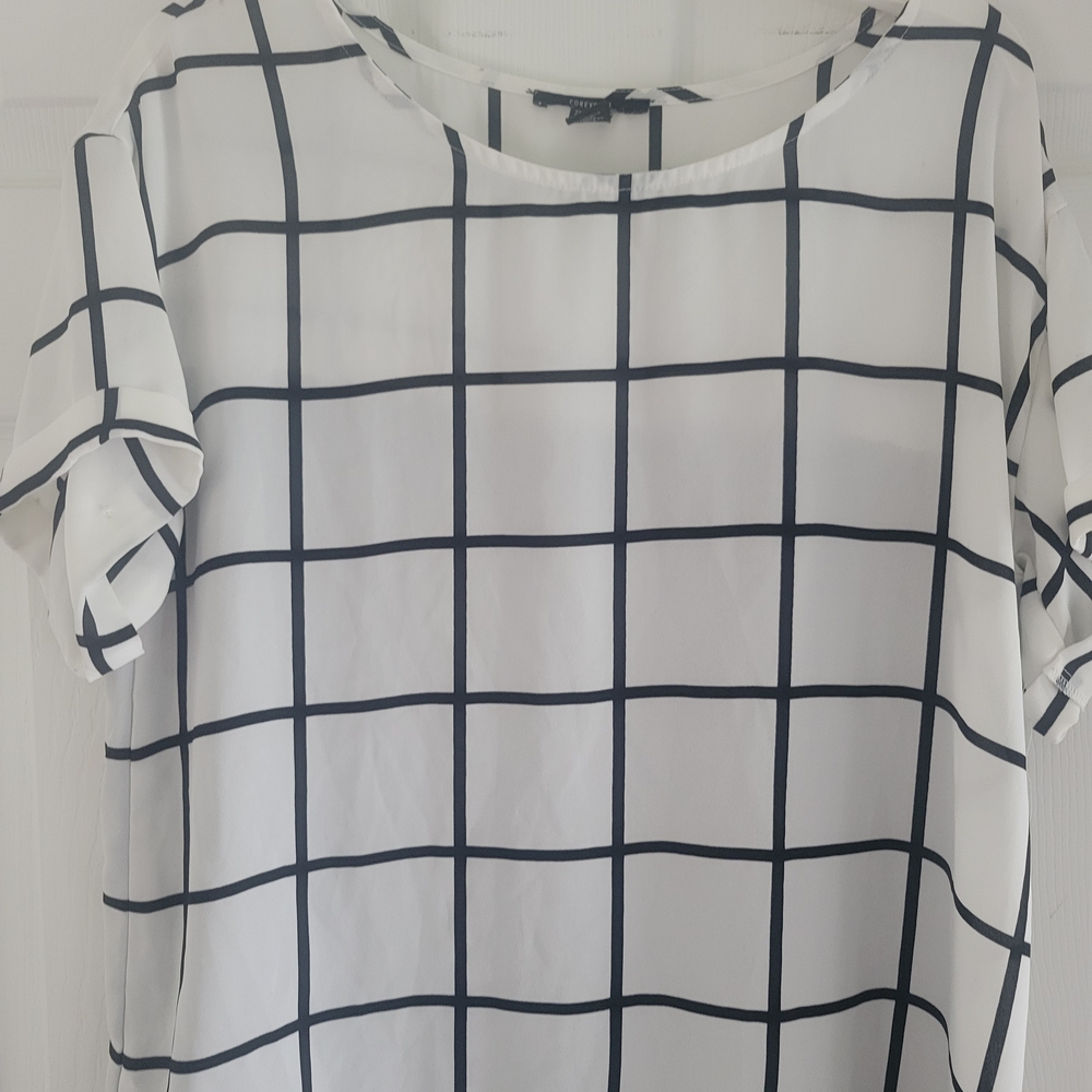 Forever 21 Black and White Boxy Short Sleeve Blouse